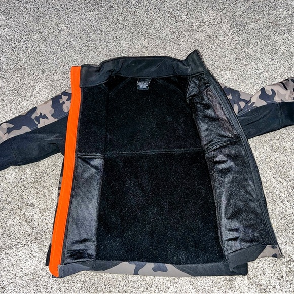 Vertical ‘9 camouflage boys zipper jacket - Picture 4 of 10